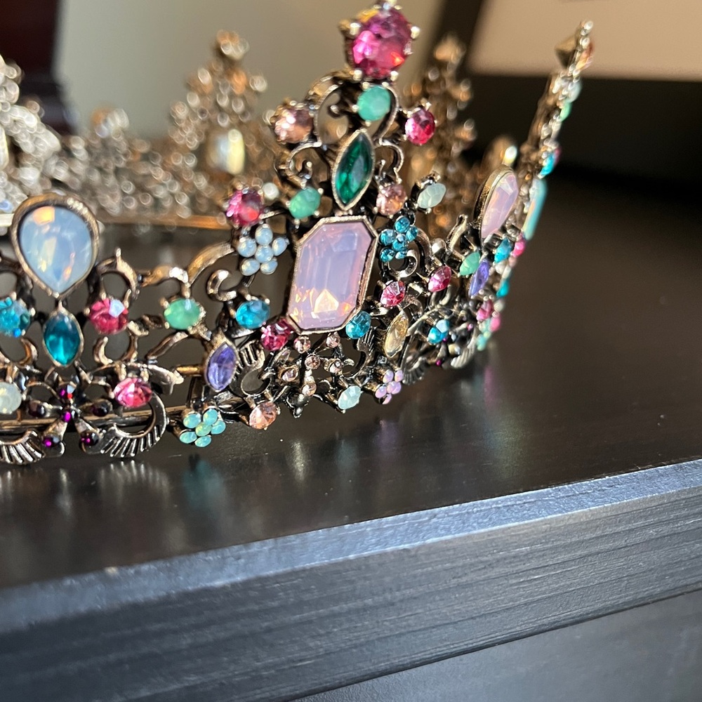 Multicoloured rhinestone crown. New. - Picture 3 of 16